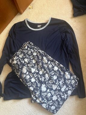 Lands' End Navy Long-Sleeve Top with White Floral Pajama Pants Sz L